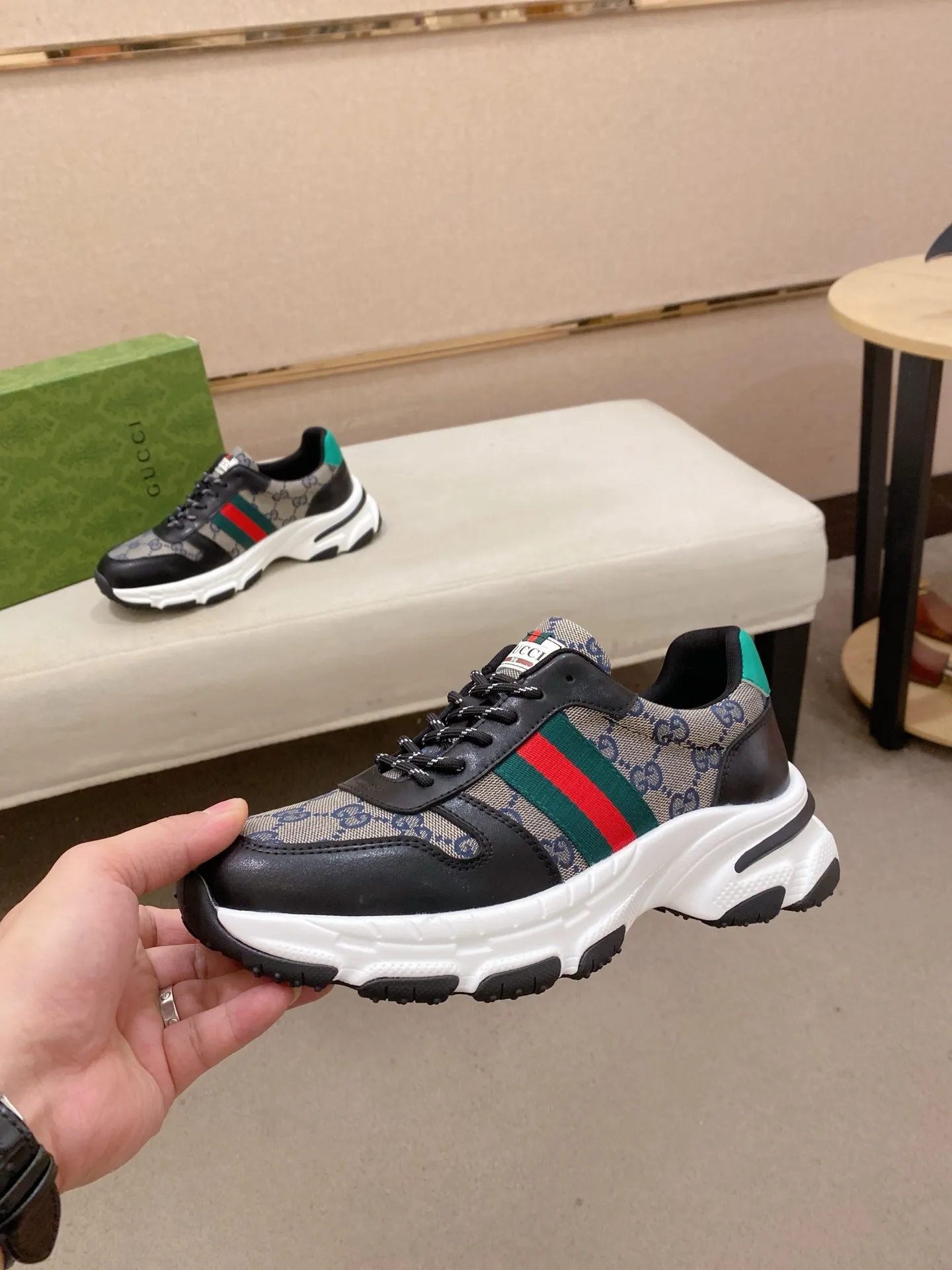 Men's Men's Shoes 442💰 High-quality new GUCCI counters are on the market at the same time. The new men's shoes, 😘fabrics are selected from imported cowhide, and the lining is sheepskin lining. 👍🏿 High-end ☄️ air-cushion molded anti-slip rubber outsole, exquisite lines, simple and elegant, comfortable and high-end for leisure travel. Code number: 38 to 44 (45 can be customized and cannot be returned or exchanged)